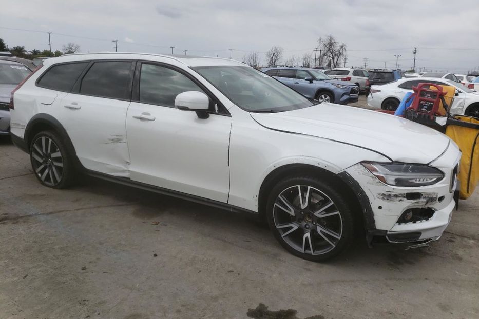 Продам Volvo V90 CROSS COUNTRY B6 INSCRIPTION 2022 года в Киеве