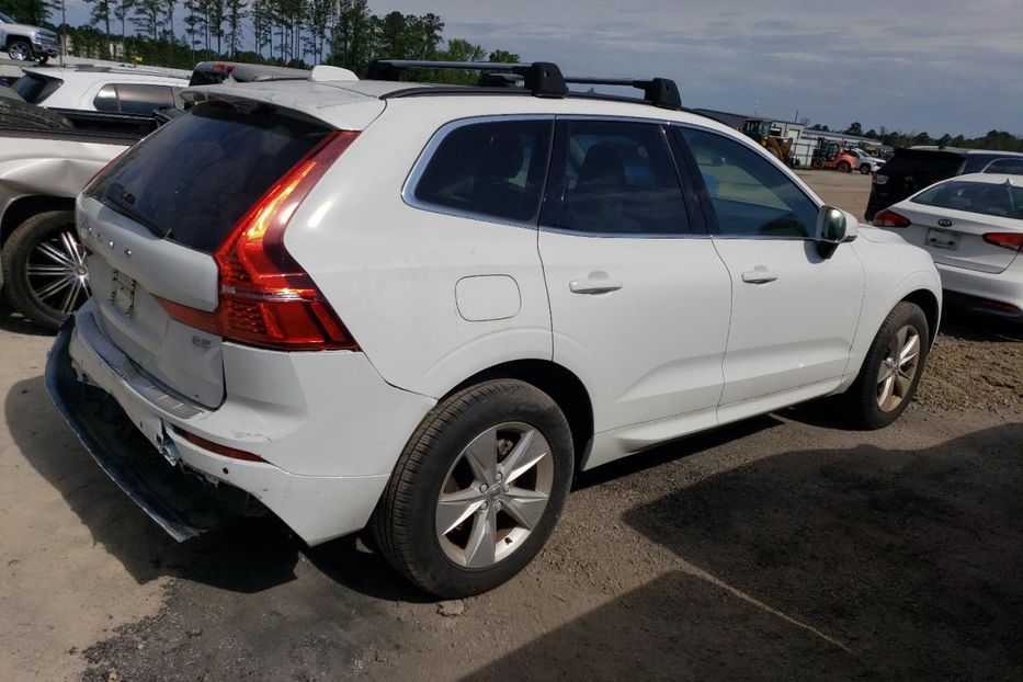 Продам Volvo XC60 B5 MOMENTUM 2022 года в Киеве