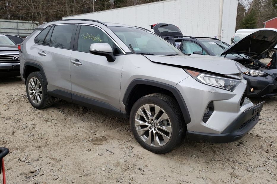 Продам Toyota Rav 4 SEL 2021 года в Киеве