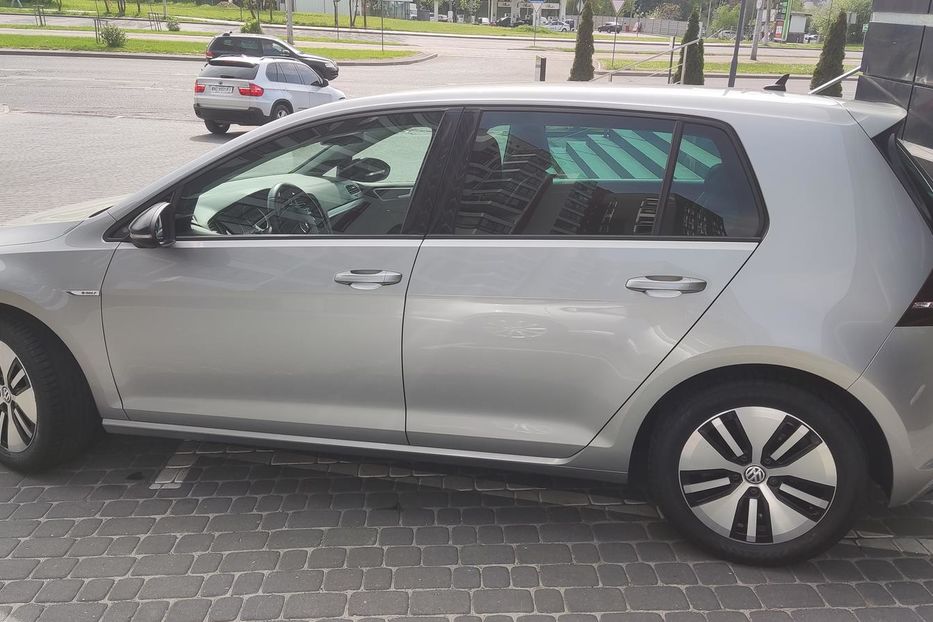 Продам Volkswagen e-Golf 2015 года в Львове