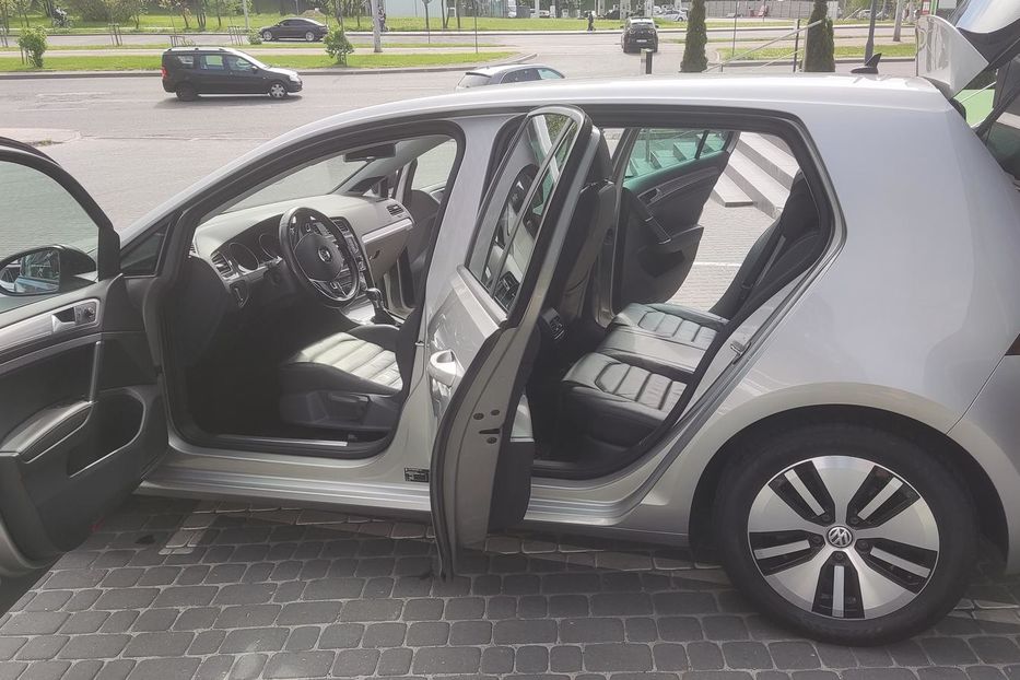 Продам Volkswagen e-Golf 2015 года в Львове