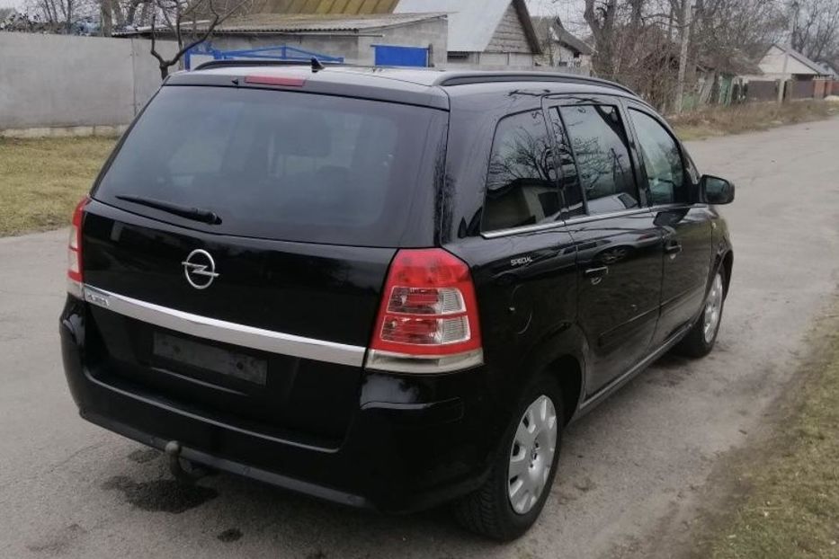 Продам Opel Zafira 2011 года в г. Узин, Киевская область