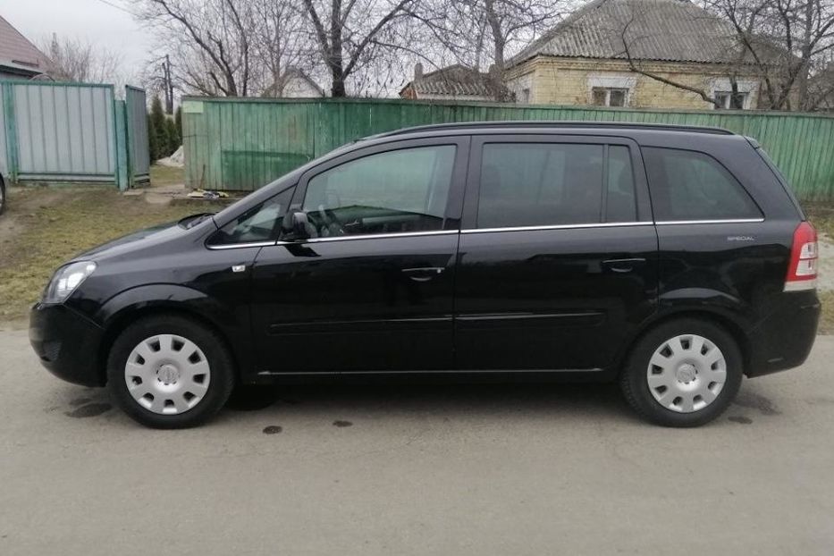 Продам Opel Zafira 2011 года в г. Узин, Киевская область