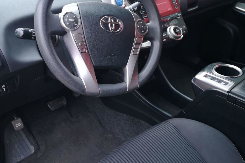 Продам Toyota Prius V 2015 года в Одессе