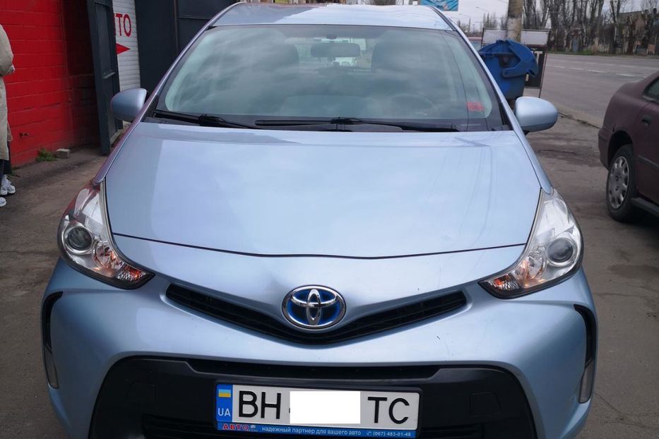 Продам Toyota Prius V 2015 года в Одессе