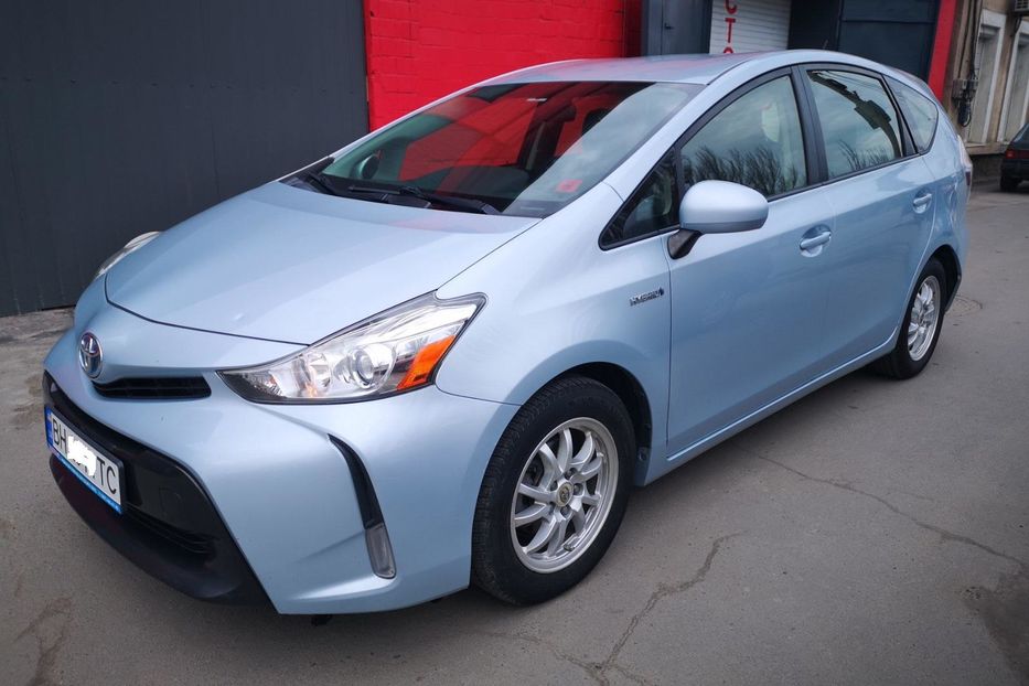 Продам Toyota Prius V 2015 года в Одессе