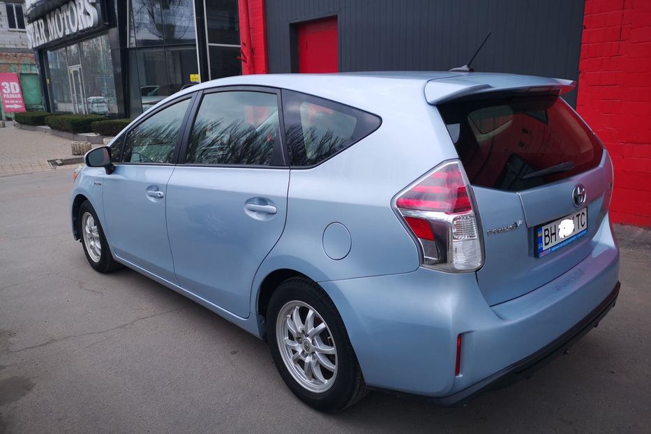 Продам Toyota Prius V 2015 года в Одессе