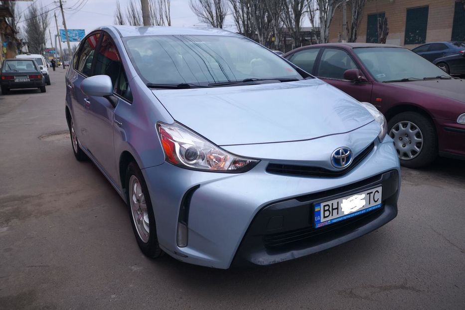 Продам Toyota Prius V 2015 года в Одессе