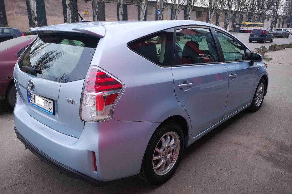 Продам Toyota Prius V 2015 года в Одессе