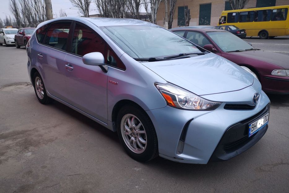 Продам Toyota Prius V 2015 года в Одессе