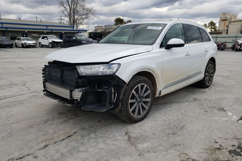 Продам Audi Q7 2017 года в Луцке