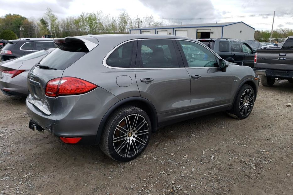 Продам Porsche Cayenne 2014 года в Киеве