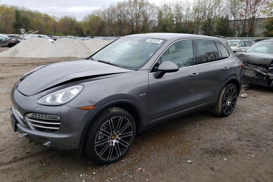 Продам Porsche Cayenne 2014 года в Киеве