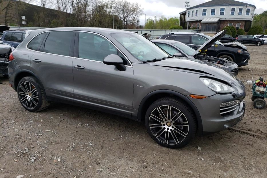 Продам Porsche Cayenne 2014 года в Киеве