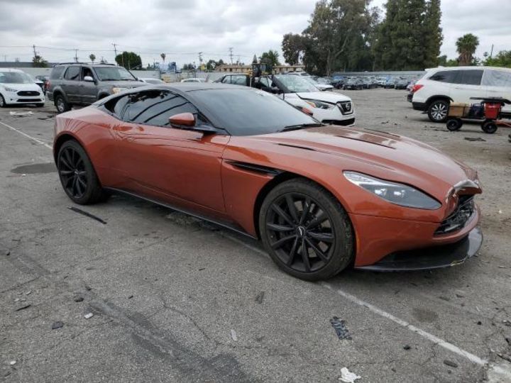 Продам Aston Martin Volante DB11 2018 года в Киеве