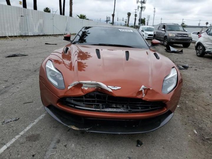 Продам Aston Martin Volante DB11 2018 года в Киеве