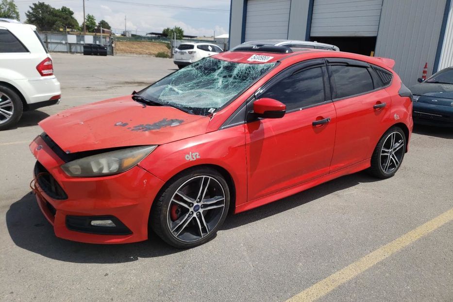 Продам Ford Focus ST 2016 года в Киеве