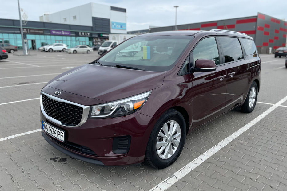 Продам Kia Sedona LX 2017 года в Киеве