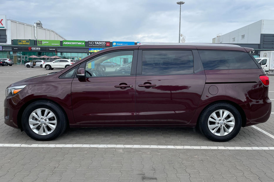 Продам Kia Sedona LX 2017 года в Киеве