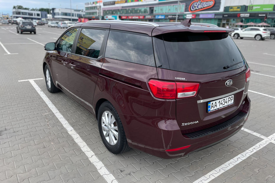 Продам Kia Sedona LX 2017 года в Киеве