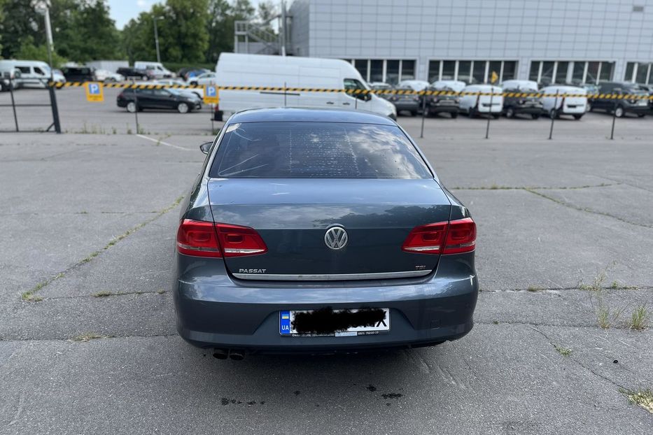 Продам Volkswagen Passat B7 2012 года в Харькове