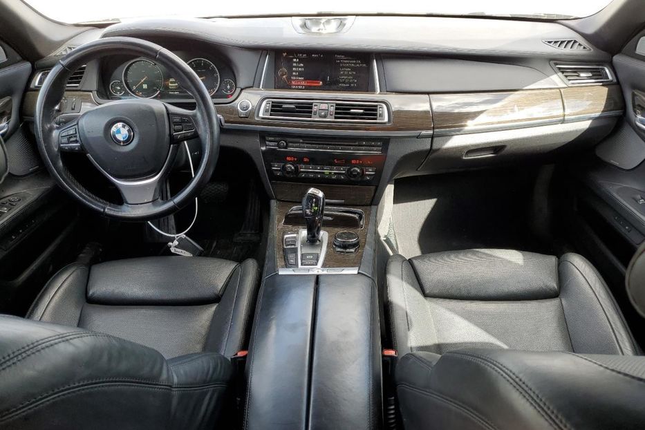 Продам BMW 750 2015 года в Луцке