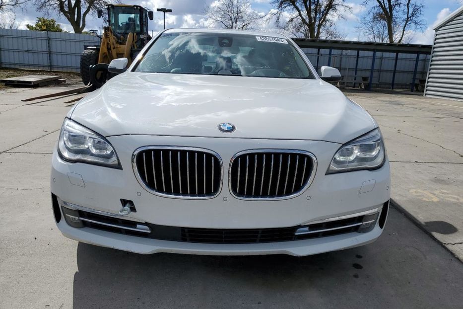 Продам BMW 750 2015 года в Луцке