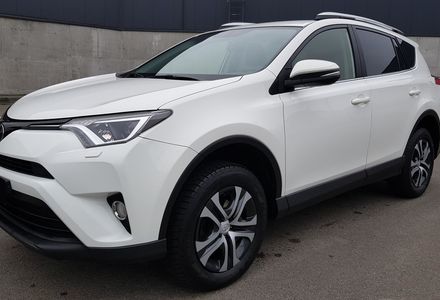 Продам Toyota Rav 4 2.0 (IV) 2018 года в Киеве