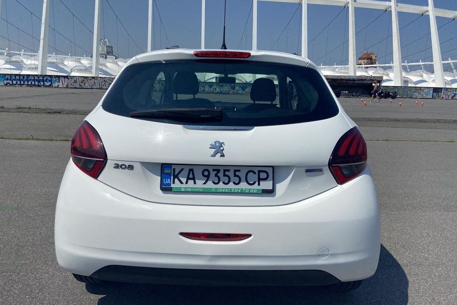 Продам Peugeot 208 2016 года в Киеве