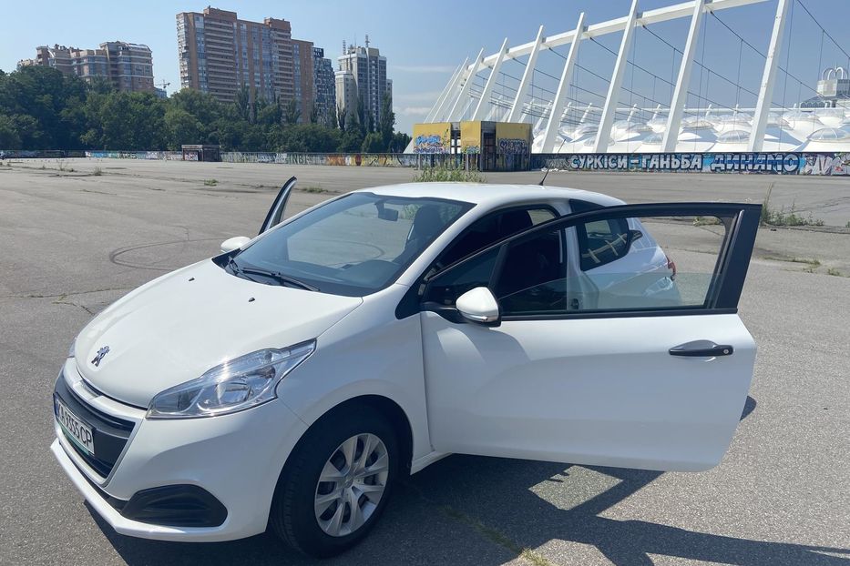 Продам Peugeot 208 2016 года в Киеве