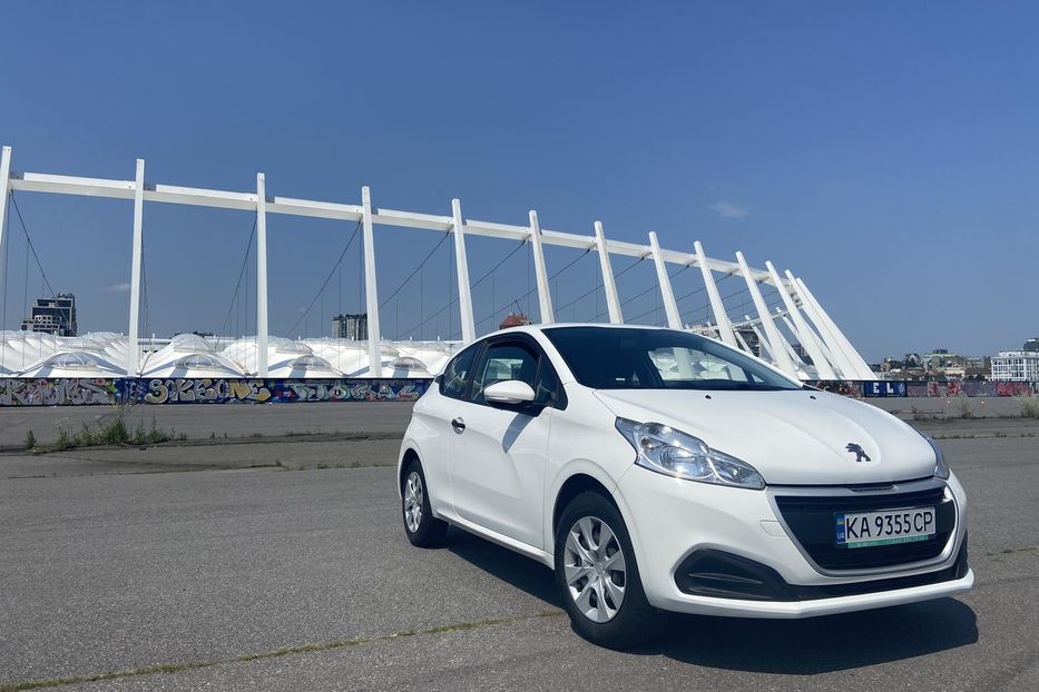 Продам Peugeot 208 2016 года в Киеве