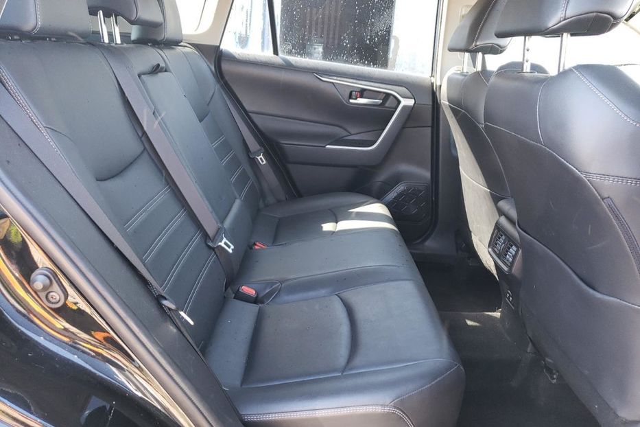 Продам Toyota Rav 4 2019 года в Киеве