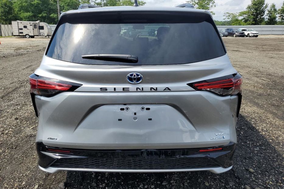 Продам Toyota Sienna 2022 года в Киеве