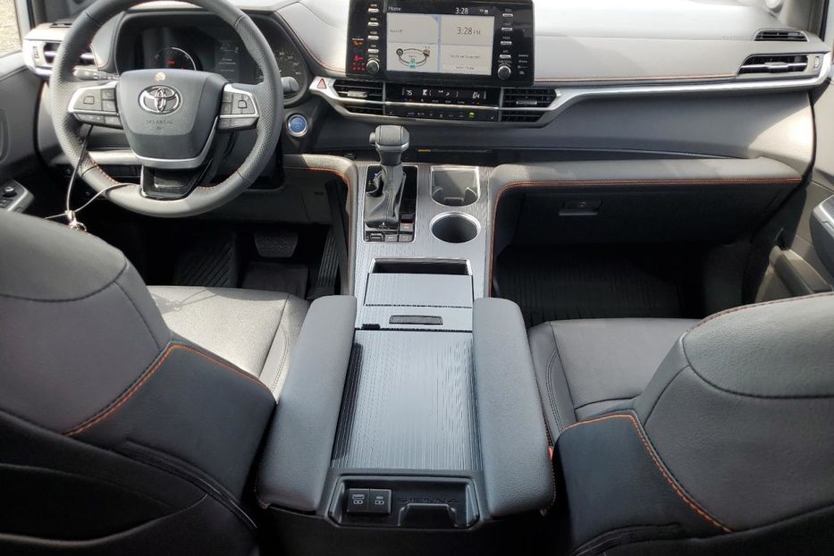 Продам Toyota Sienna 2022 года в Киеве
