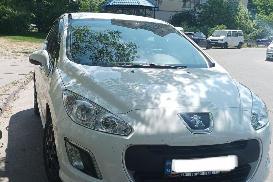 Продам Peugeot 308 2013 года в Киеве