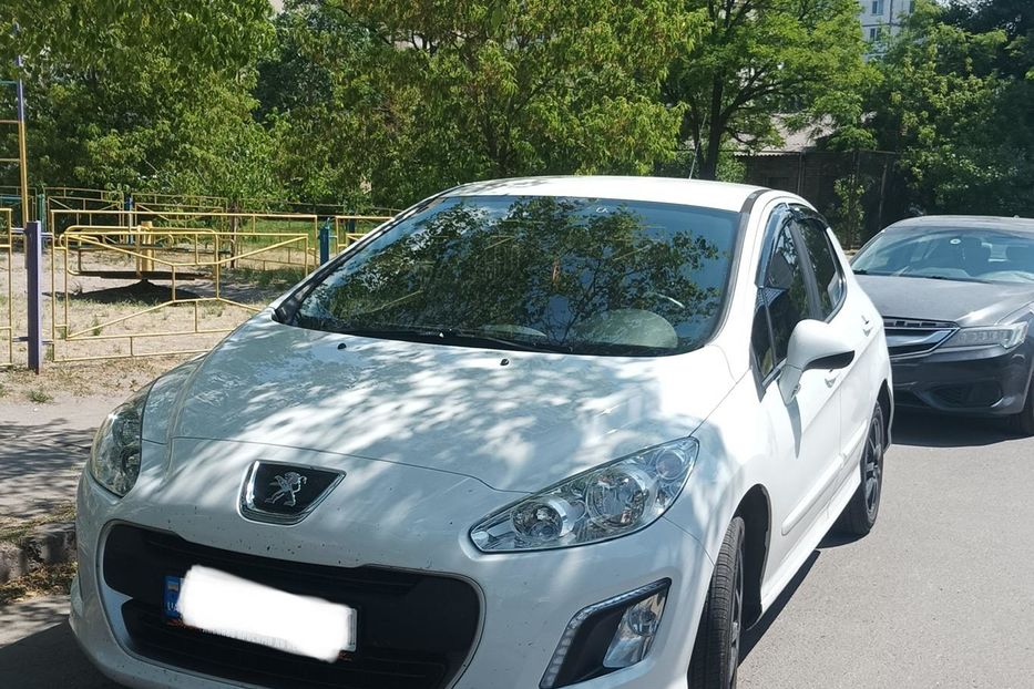 Продам Peugeot 308 2013 года в Киеве