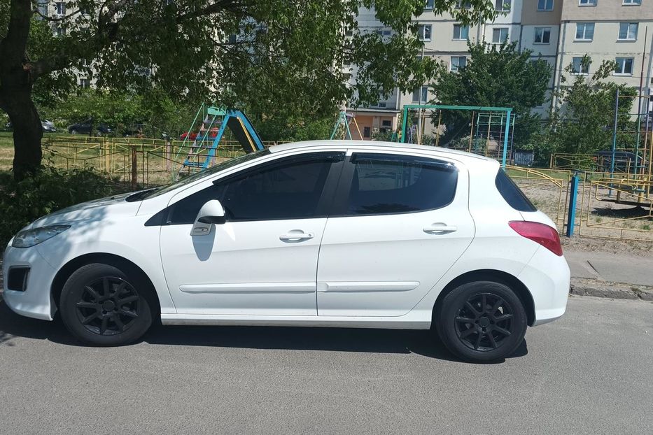 Продам Peugeot 308 2013 года в Киеве