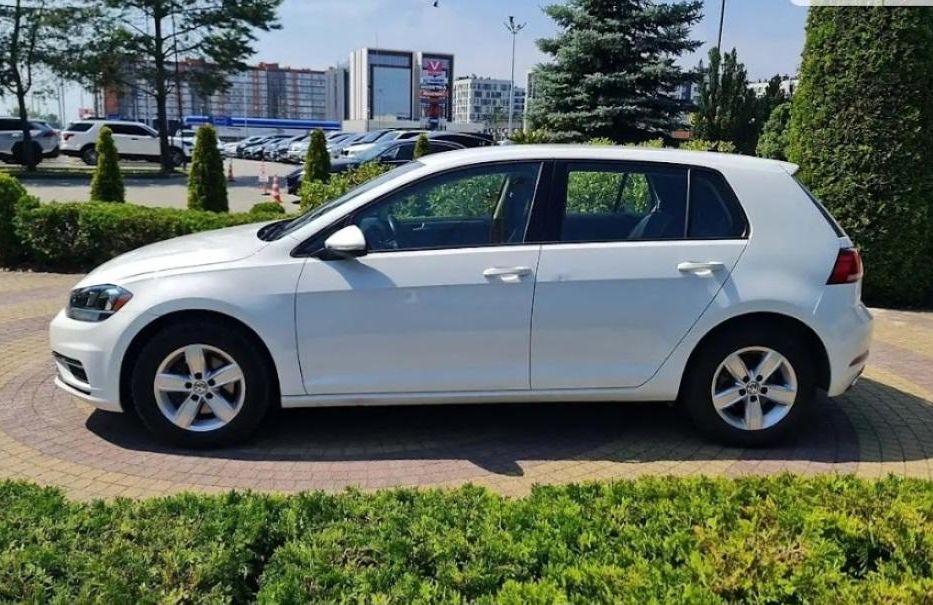 Продам Volkswagen Golf VII 1,8TSI 2018 года в Львове