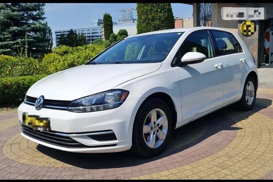 Продам Volkswagen Golf VII 1,8TSI 2018 года в Львове