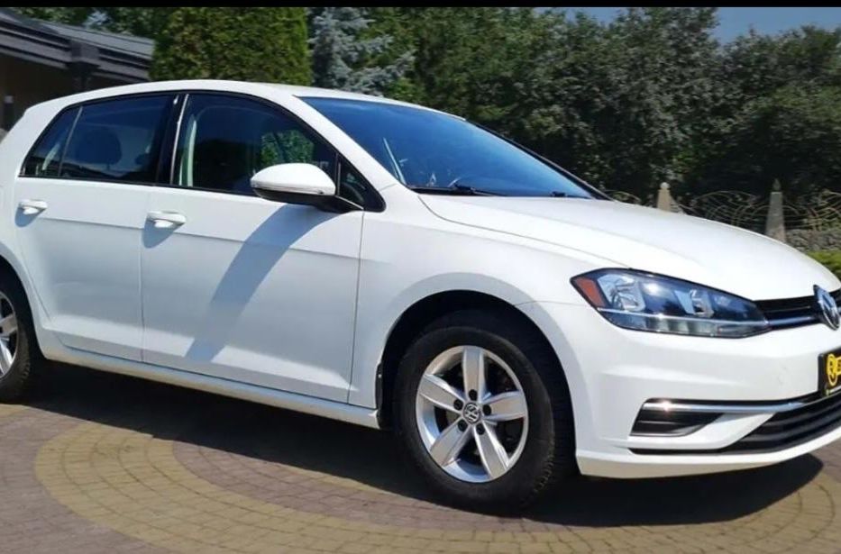 Продам Volkswagen Golf VII 1,8TSI 2018 года в Львове