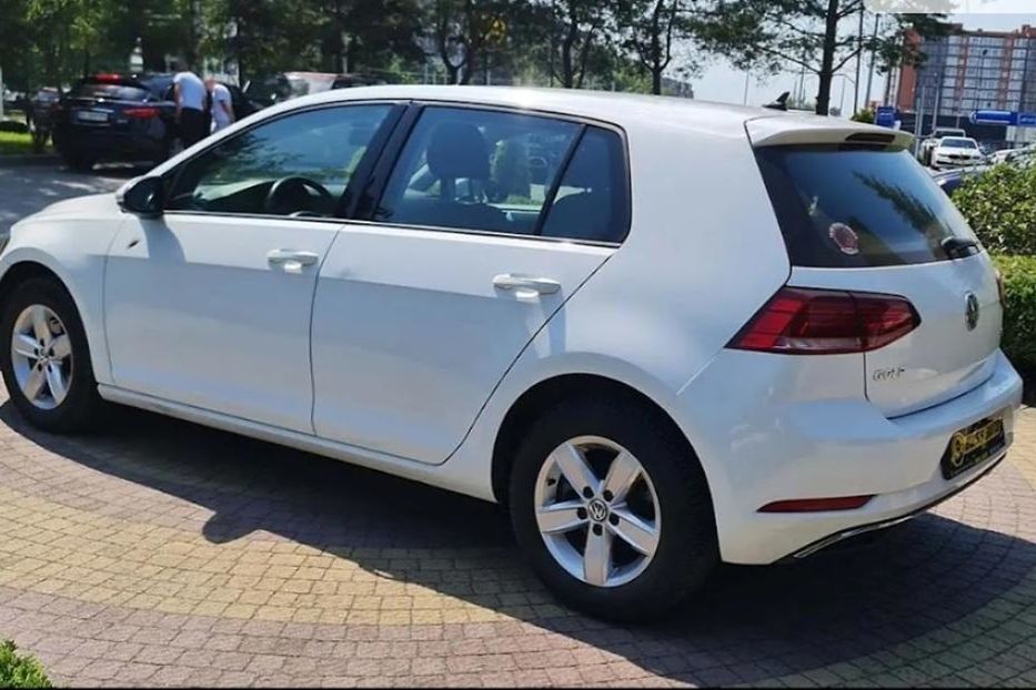 Продам Volkswagen Golf VII 1,8TSI 2018 года в Львове