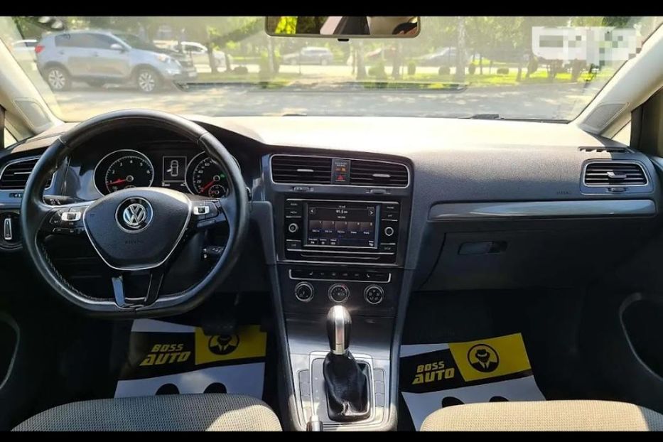 Продам Volkswagen Golf VII 1,8TSI 2018 года в Львове