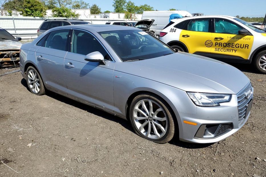 Продам Audi A4 Premium Plus  2019 года в Луцке