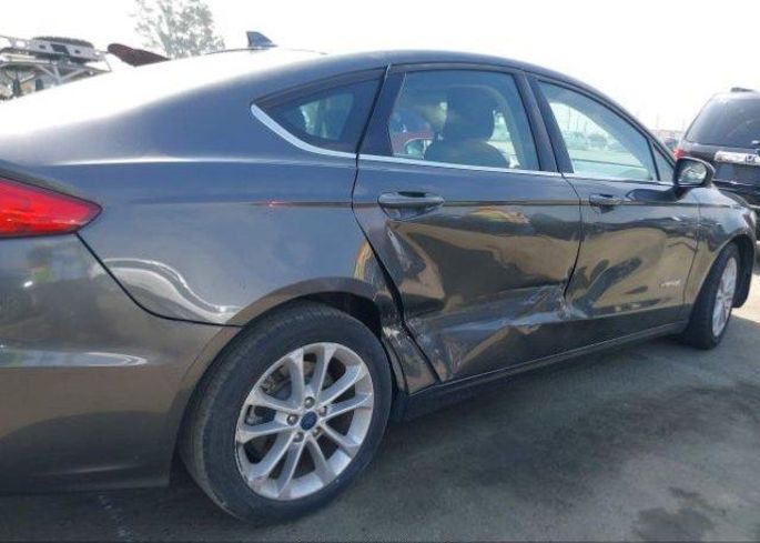 Продам Ford Fusion  Hybrid SE 2019 года в Киеве