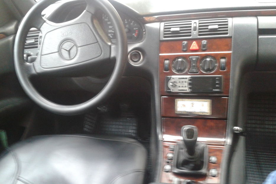 Продам Mercedes-Benz E-Class 1998 года в Одессе