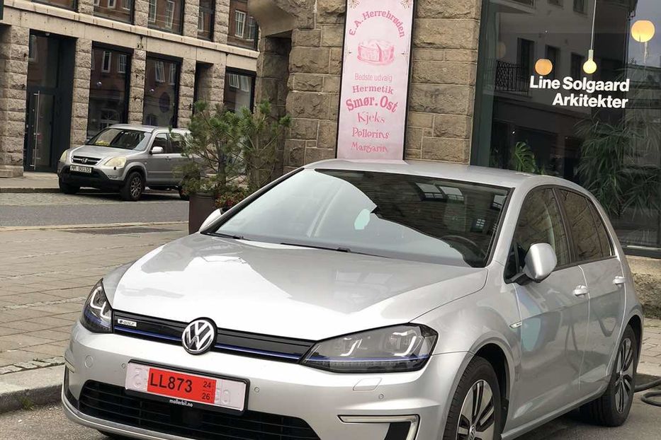 Продам Volkswagen e-Golf в Харькове 2016 года выпуска за 14 900$