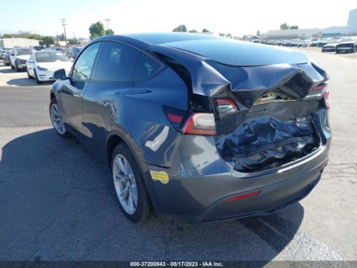 Продам Tesla Model Y Long Range 2022 года в Киеве