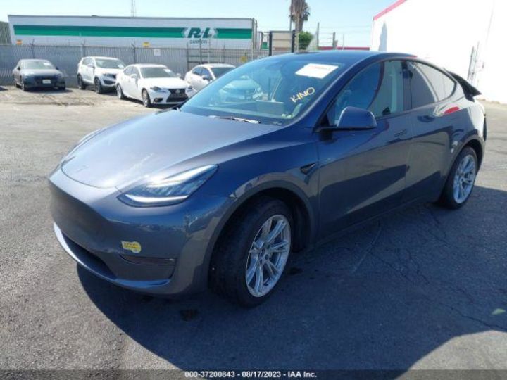 Продам Tesla Model Y Long Range 2022 года в Киеве