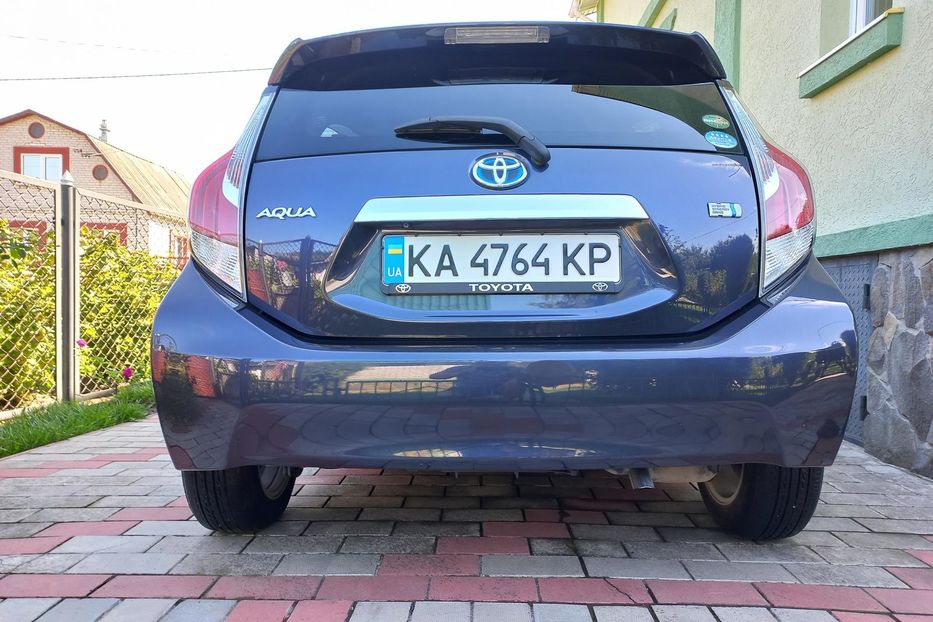 Продам Toyota Prius AQVA 2015 года в Киеве