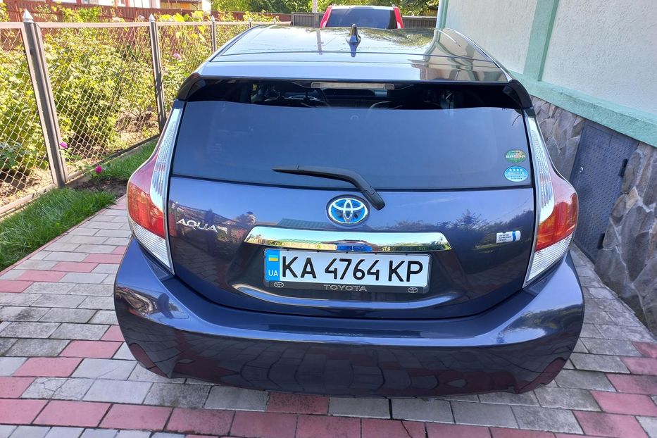 Продам Toyota Prius AQVA 2015 года в Киеве